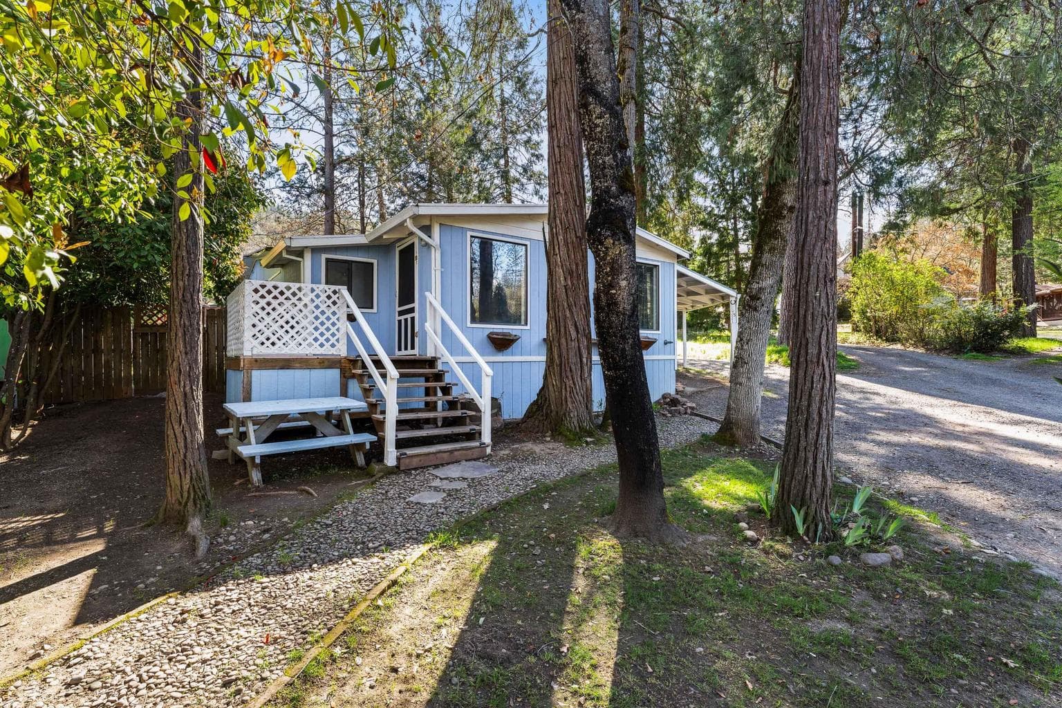 15 Black Oak, Shady Cove, 97539