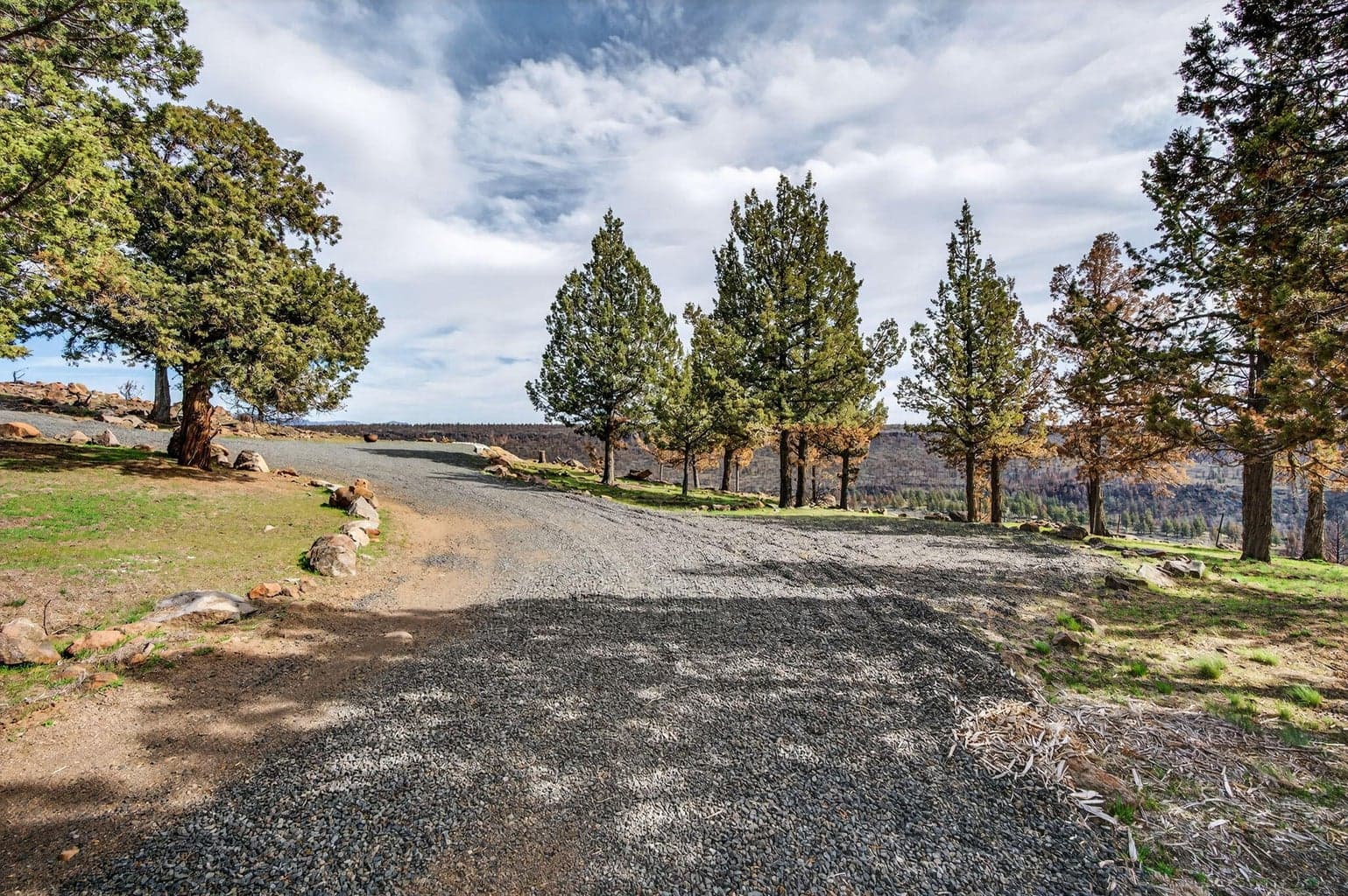 Photo of 18070 Mountain View Road 17 of 59