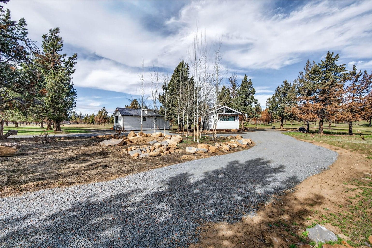 Photo of 18070 Mountain View Road 33 of 59