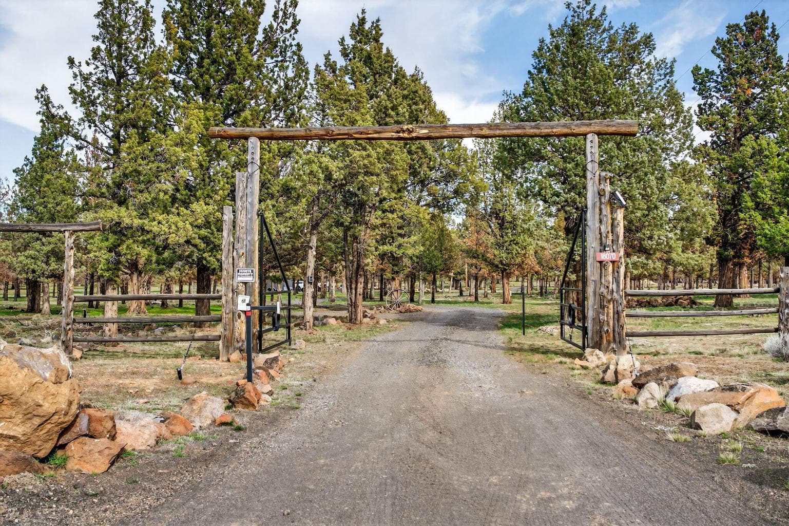 Photo of 18070 Mountain View 5 of 57