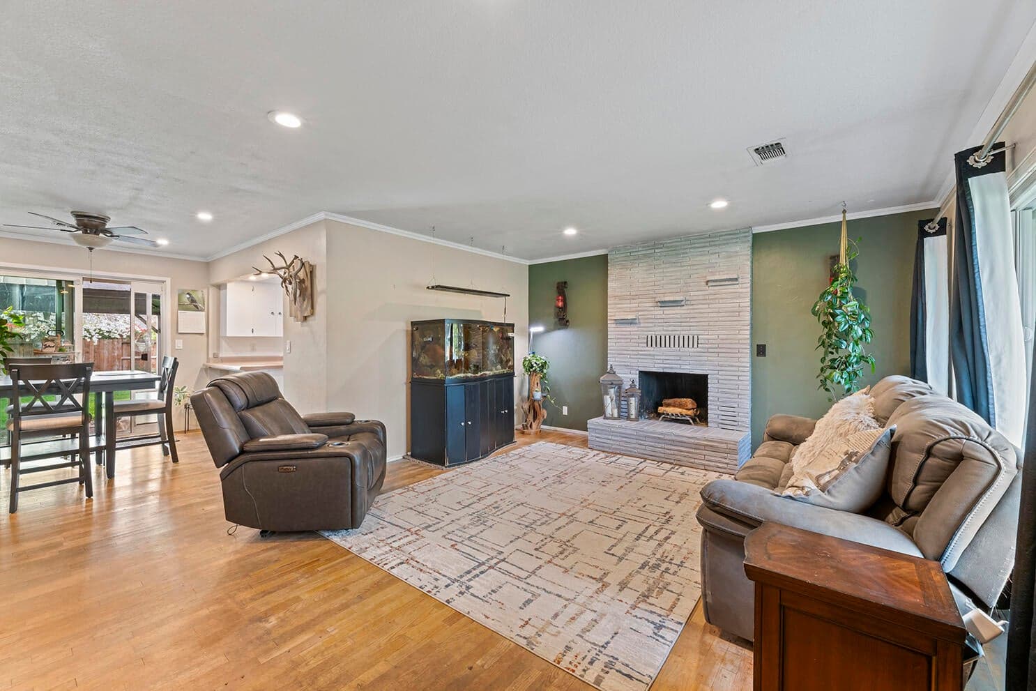 Photo of 324 Stanley 4 of 21