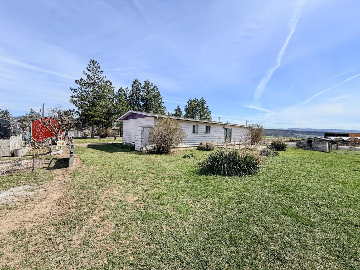 Photo of 2153 NE Sunset View Lane 7 of 20