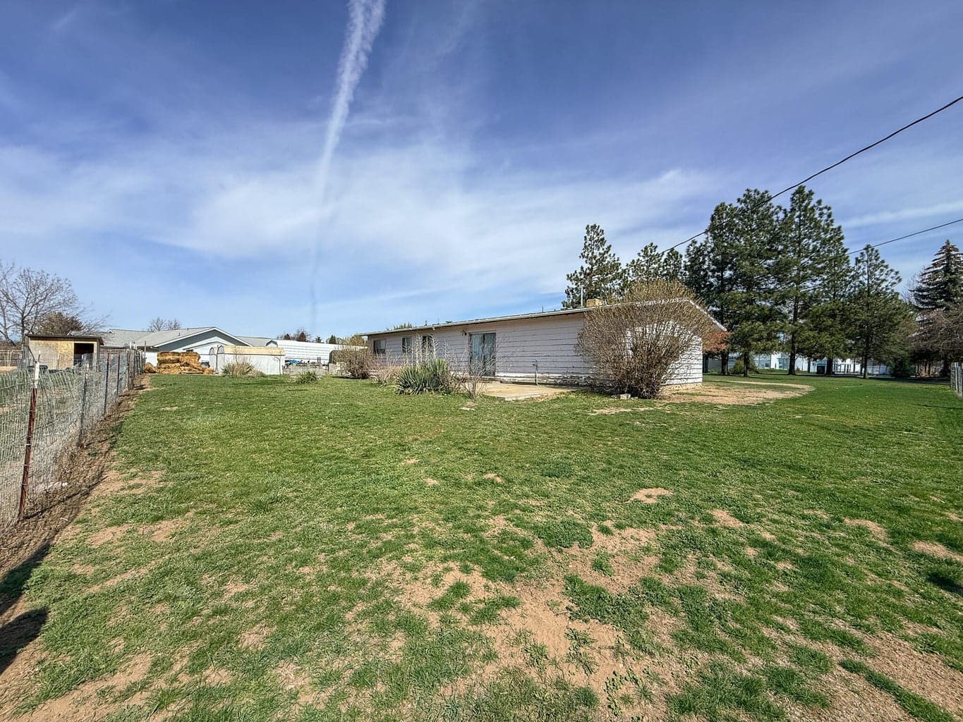 Photo of 2153 NE Sunset View Lane 8 of 20