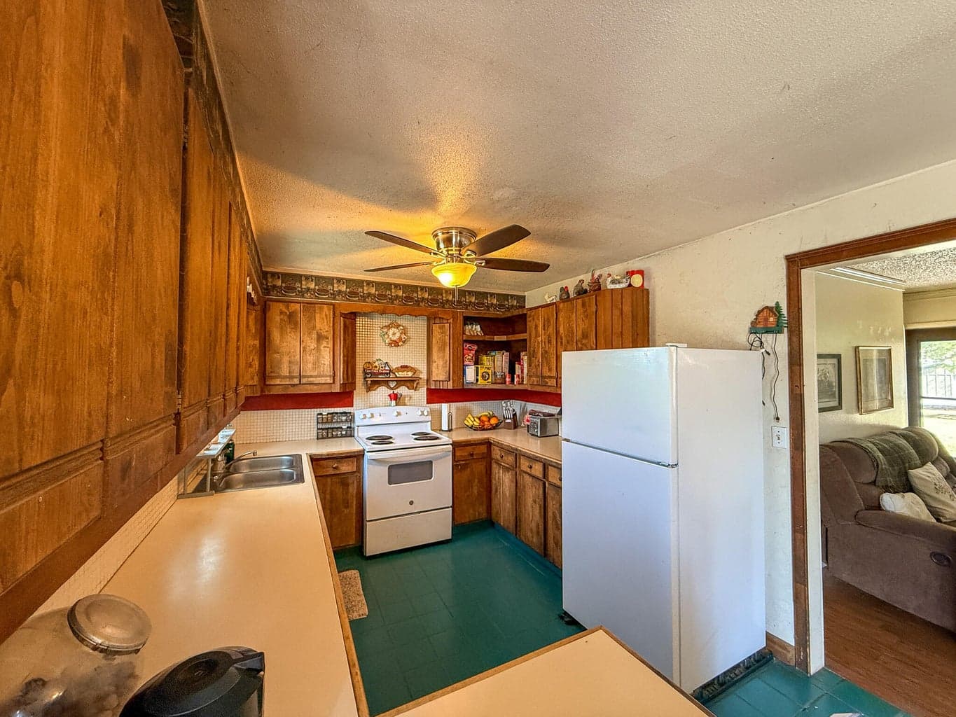 Photo of 2153 NE Sunset View Lane 12 of 20