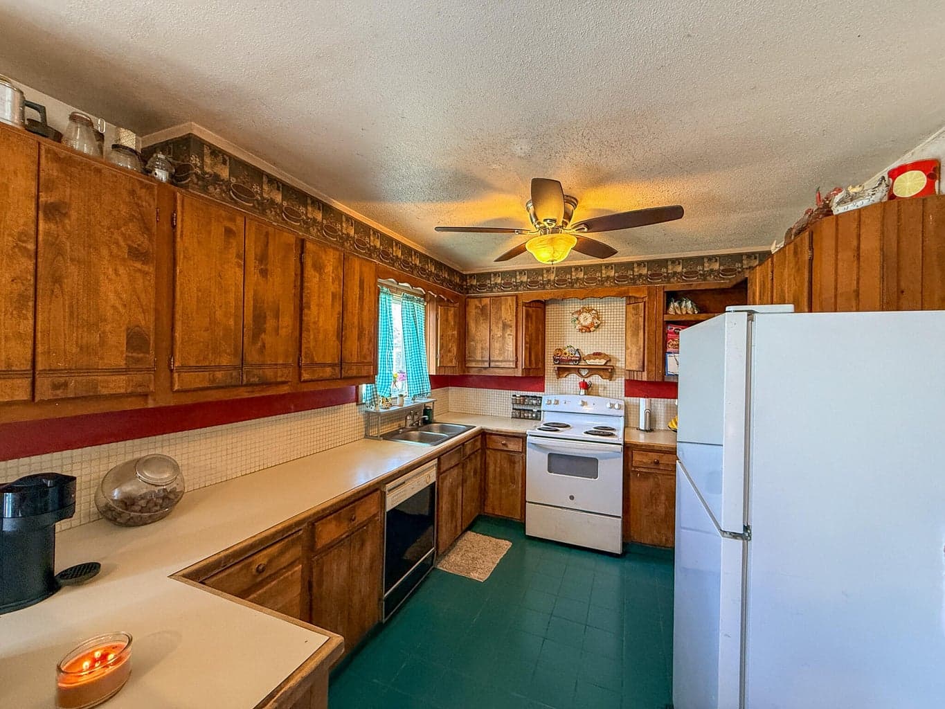 Photo of 2153 NE Sunset View Lane 13 of 20