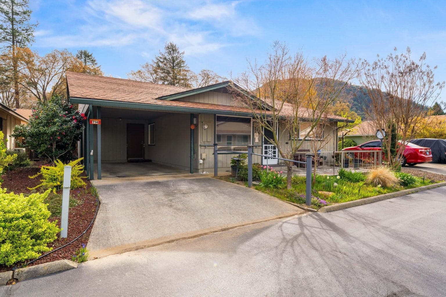 714 Brookside