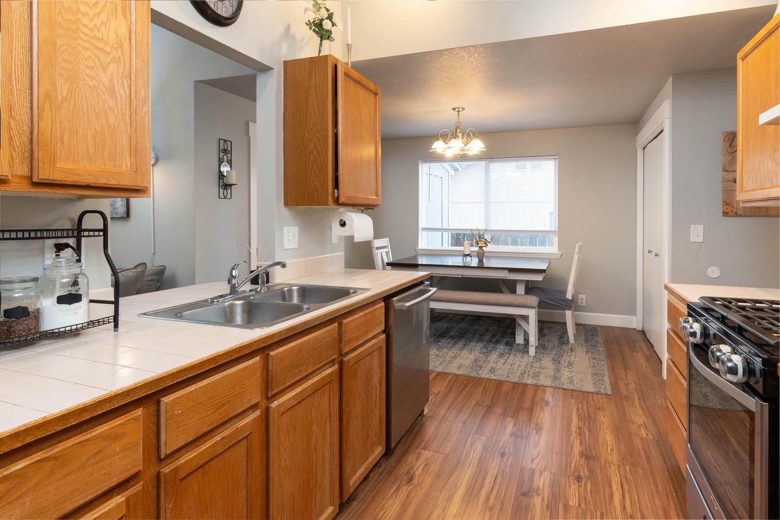 Photo of 1071 Locksley 2 of 18