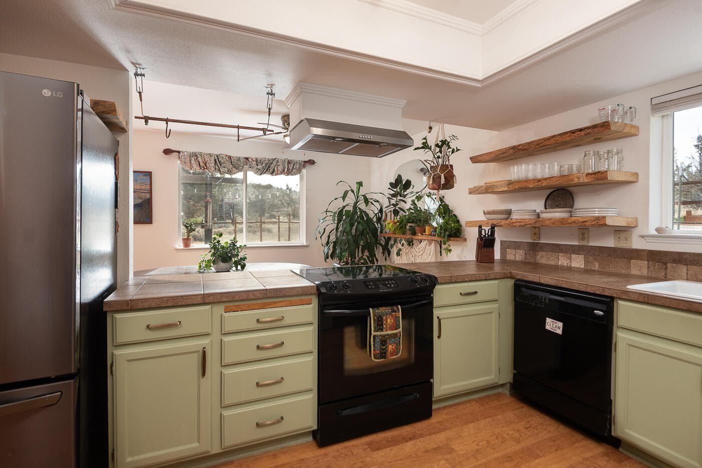 Light and bright kitchen