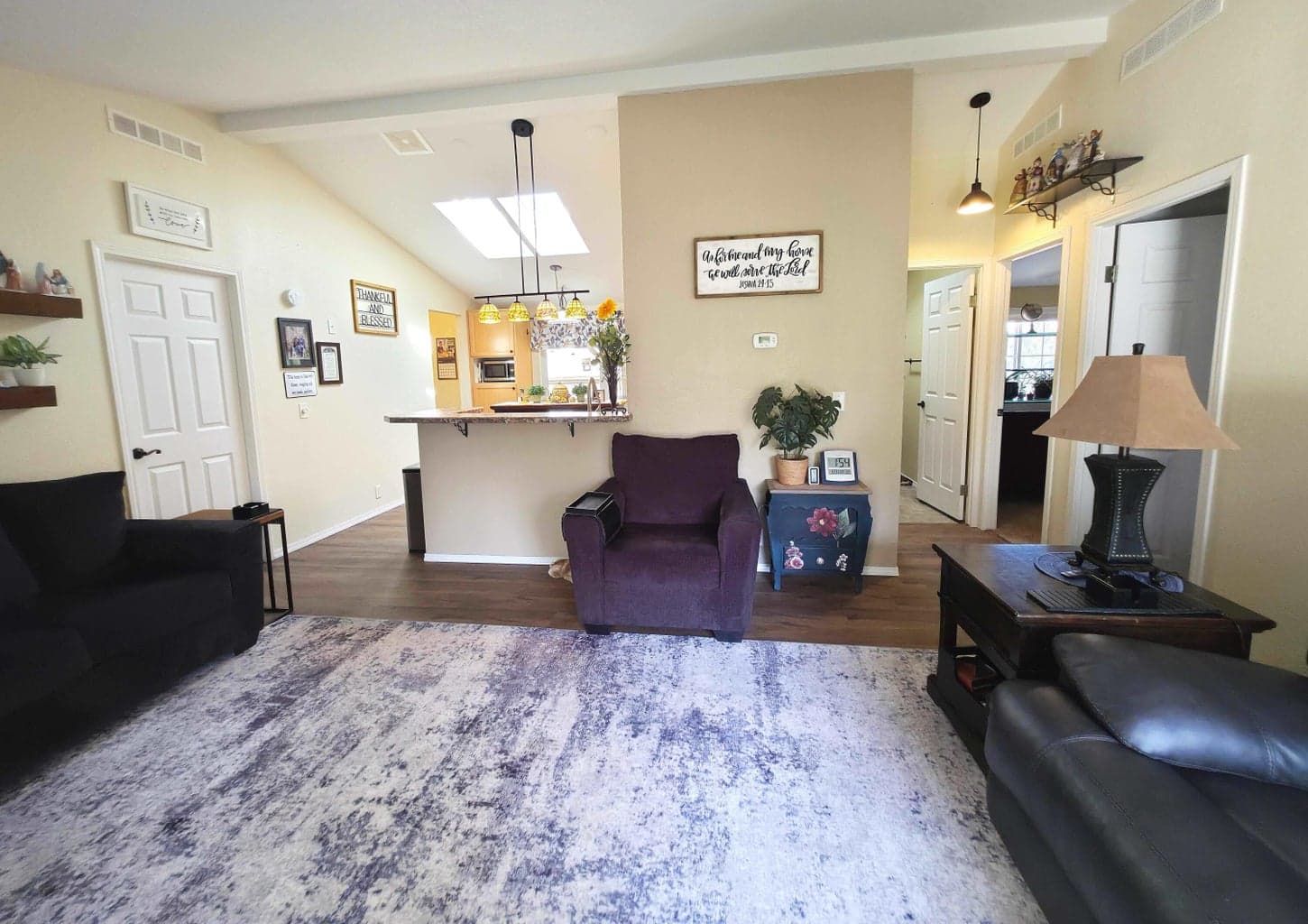 Great room had vaulted ceiling