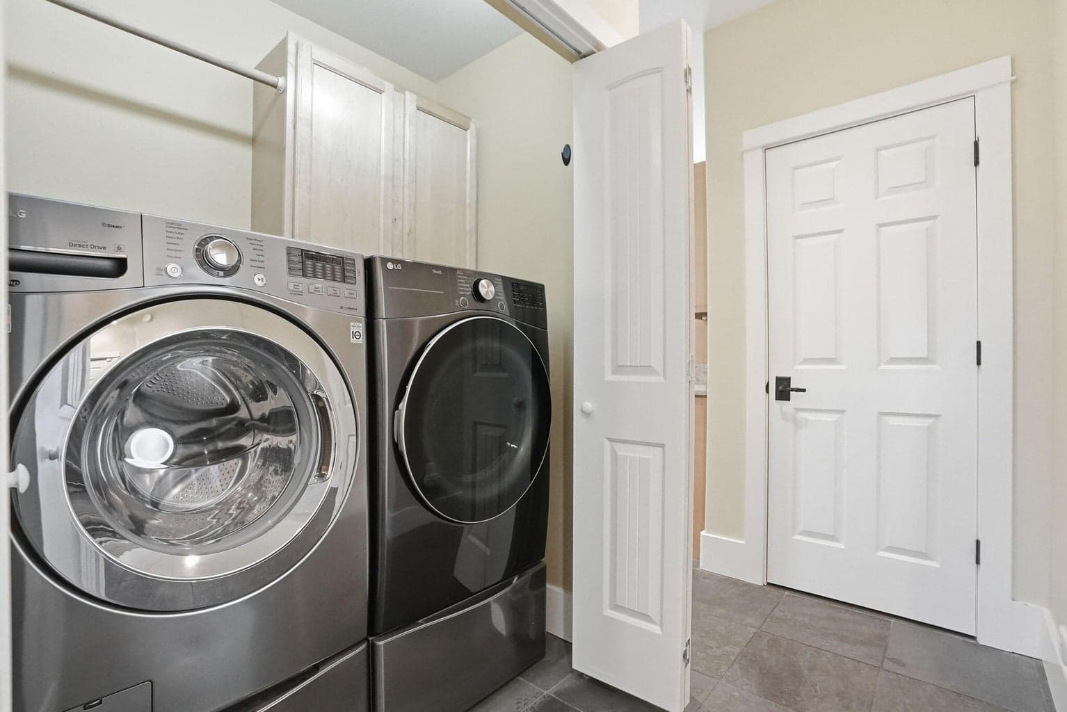 Photo of 3025 NW Fairway Heights Drive 13 of 32