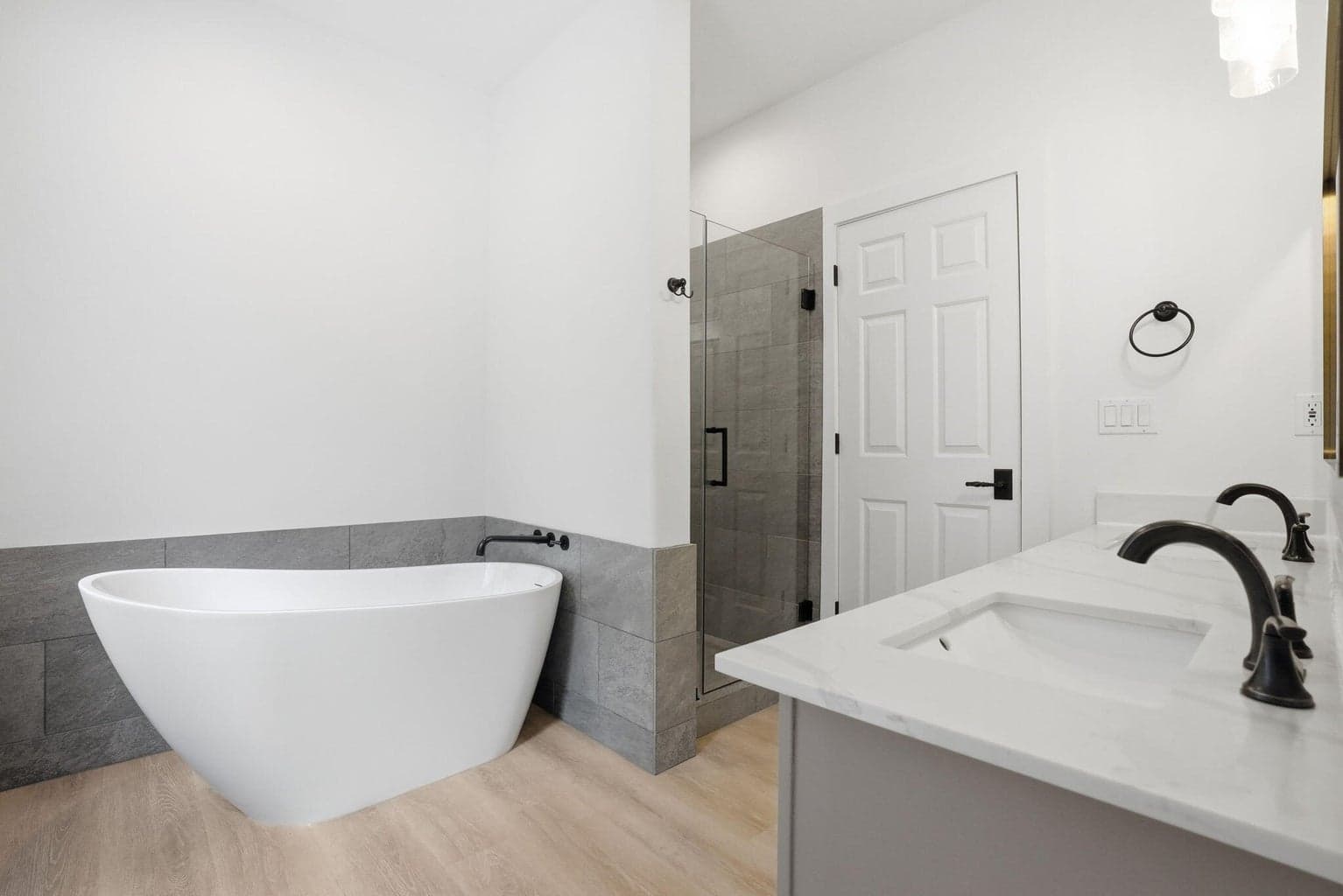 Photo of 3025 NW Fairway Heights Drive 11 of 32