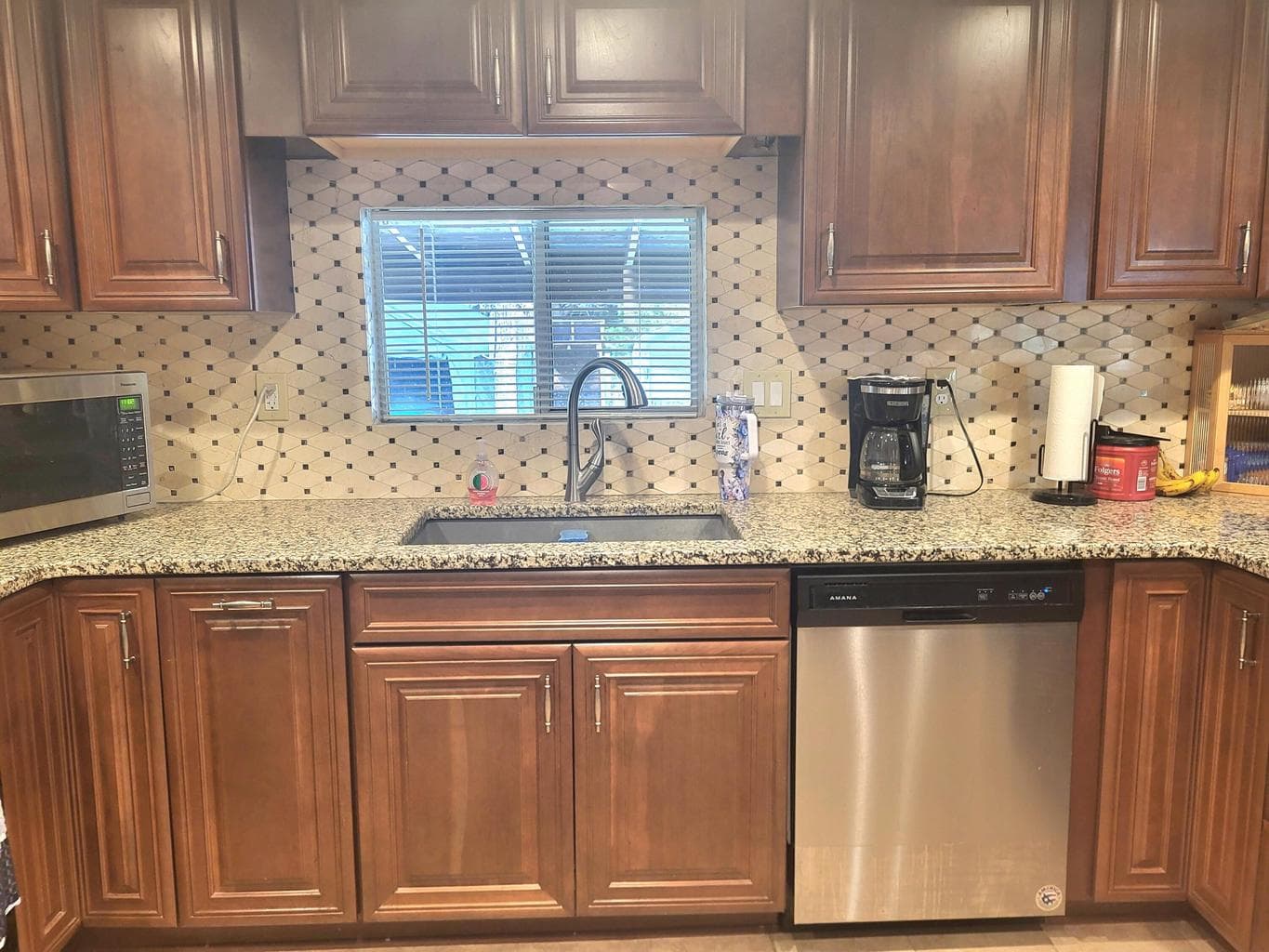 Photo of 6226 Evans Creek 4 of 24