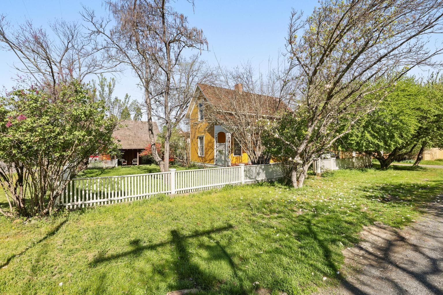 Photo of 220 8th 5 of 36