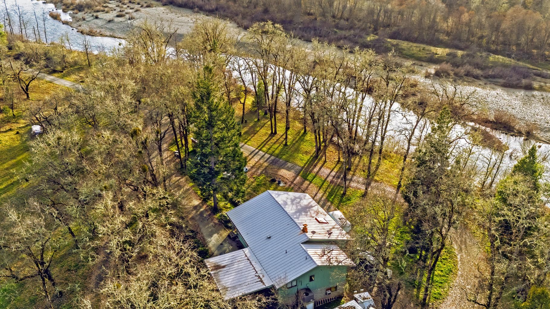 Photo of 300 6th 4 of 32