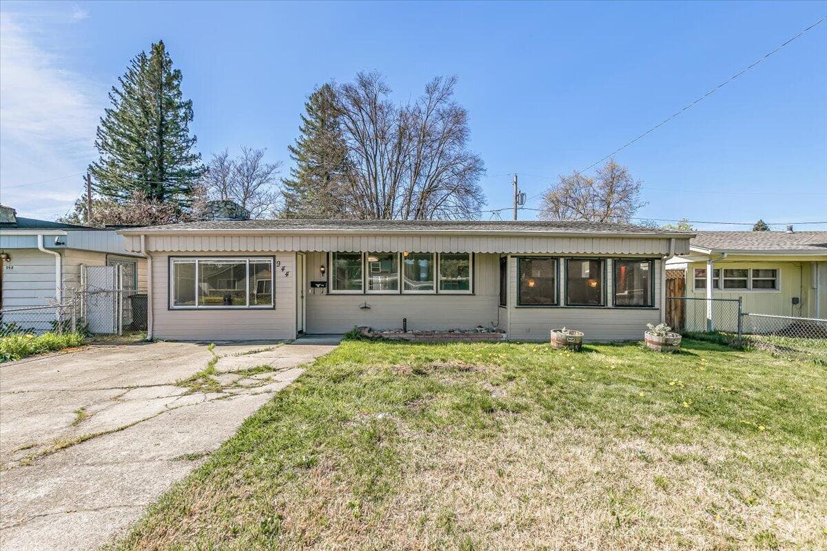 Charming and affordable mid-century home with potential for ADU with separate access and power (Buyer to preform due diligence with City)