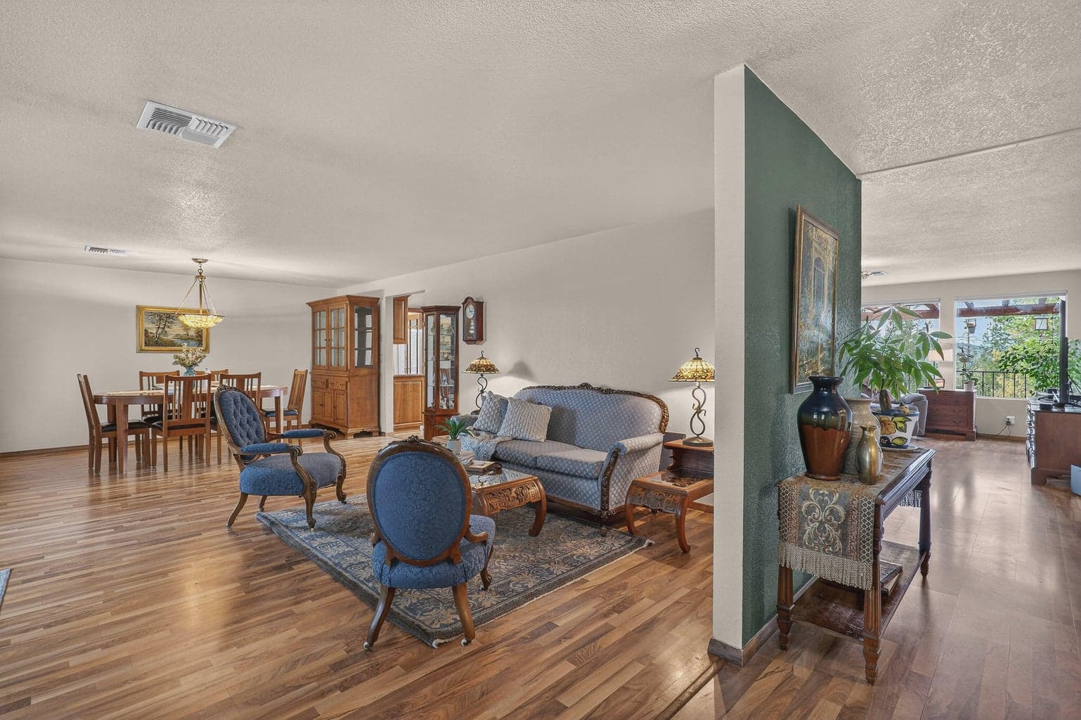 Photo of 1360 Jaynes 6 of 64