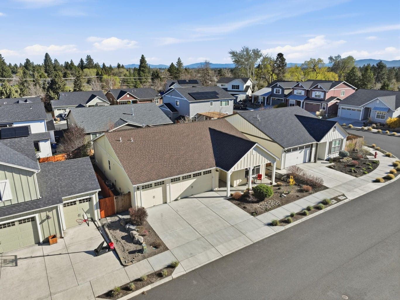 Photo of 1227 Hoover 4 of 36