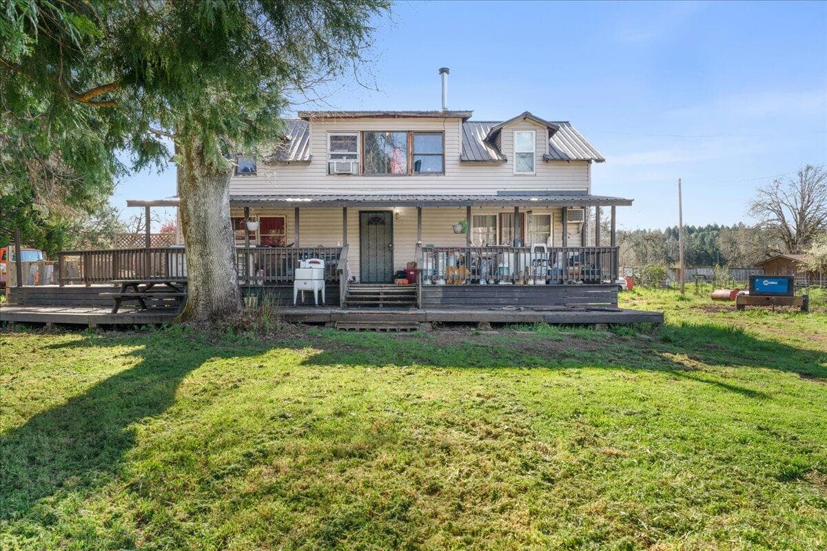 Photo of 125 Hogue 3 of 11