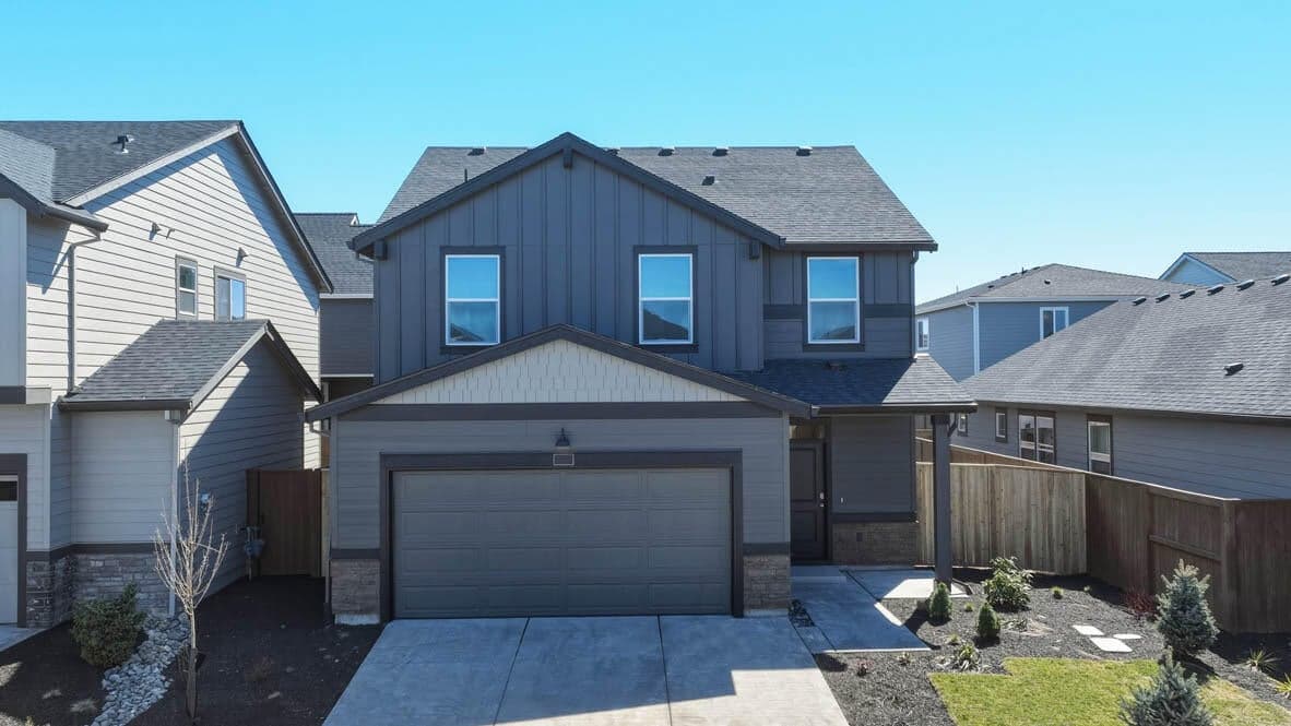 Photo of 21220 Pelee 1 of 28