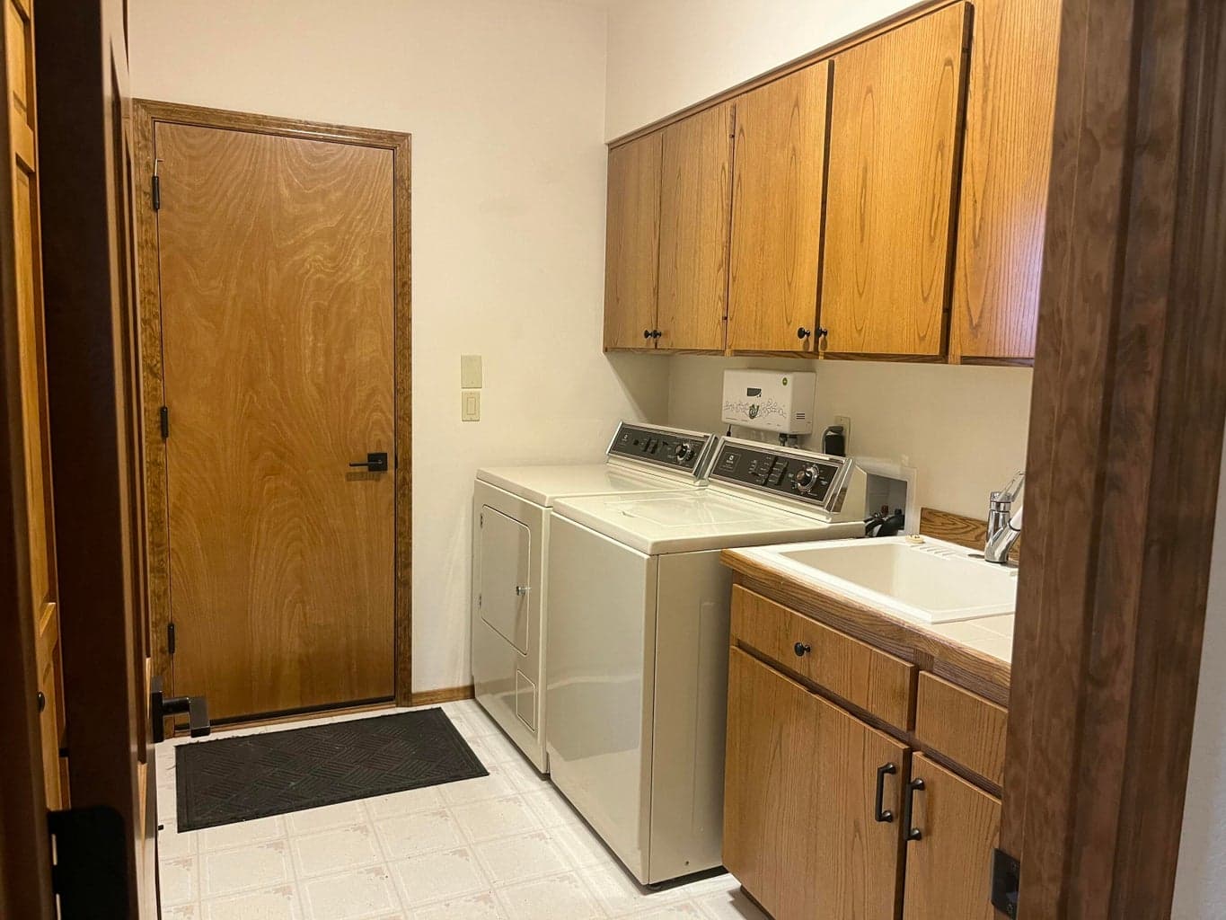 Photo of 60785 Willow Creek Loop 16 of 29