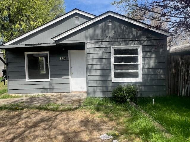 840 Stewart