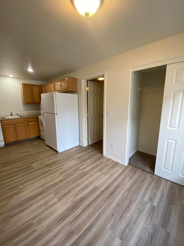 Photo of 2904 Juniper 3 of 11