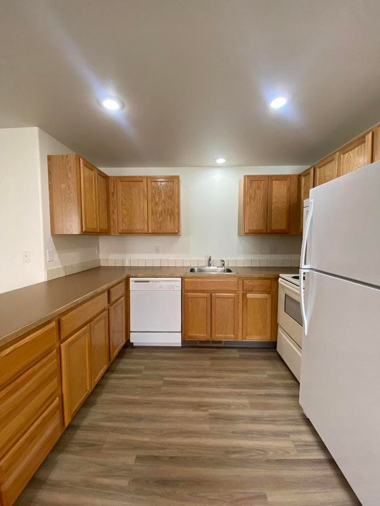 Photo of 2904 Juniper 4 of 11