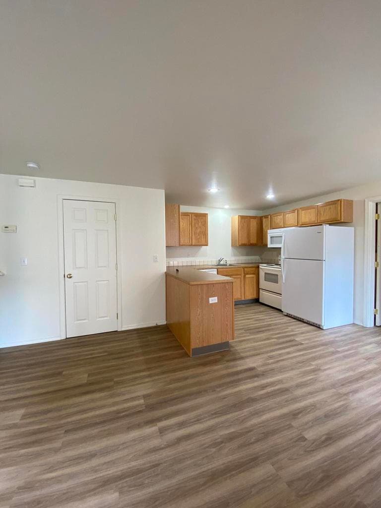 Photo of 2904 Juniper 2 of 11