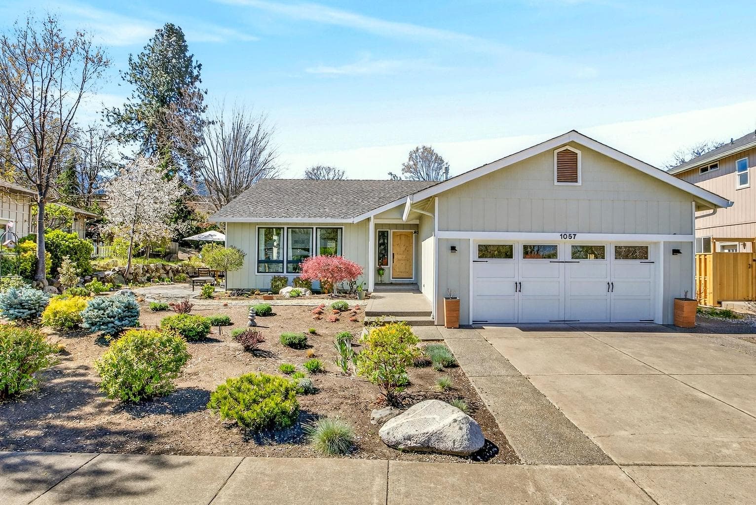 Photo of 1057 Oak Knoll 1 of 46