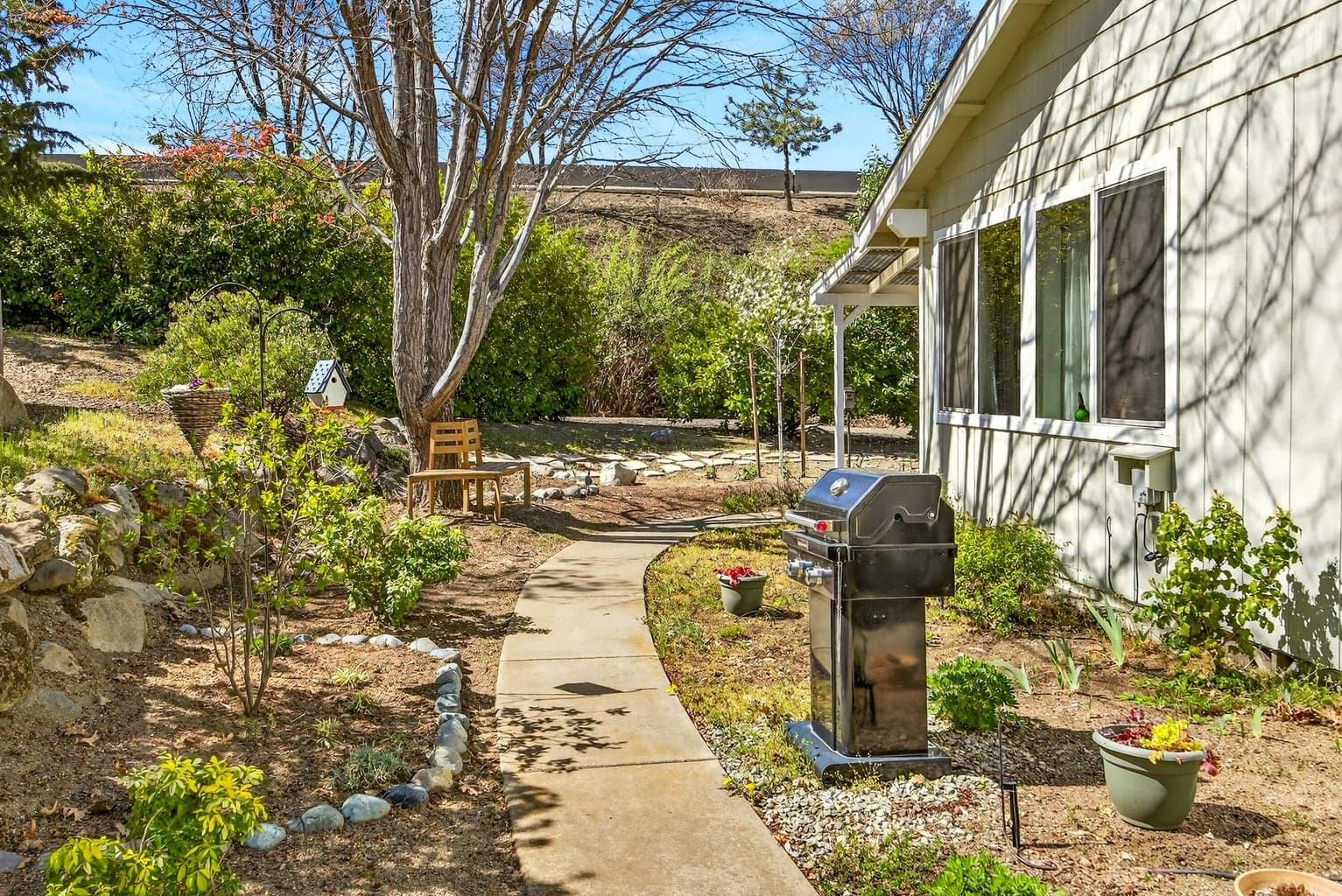 Photo of 1057 Oak Knoll 5 of 46
