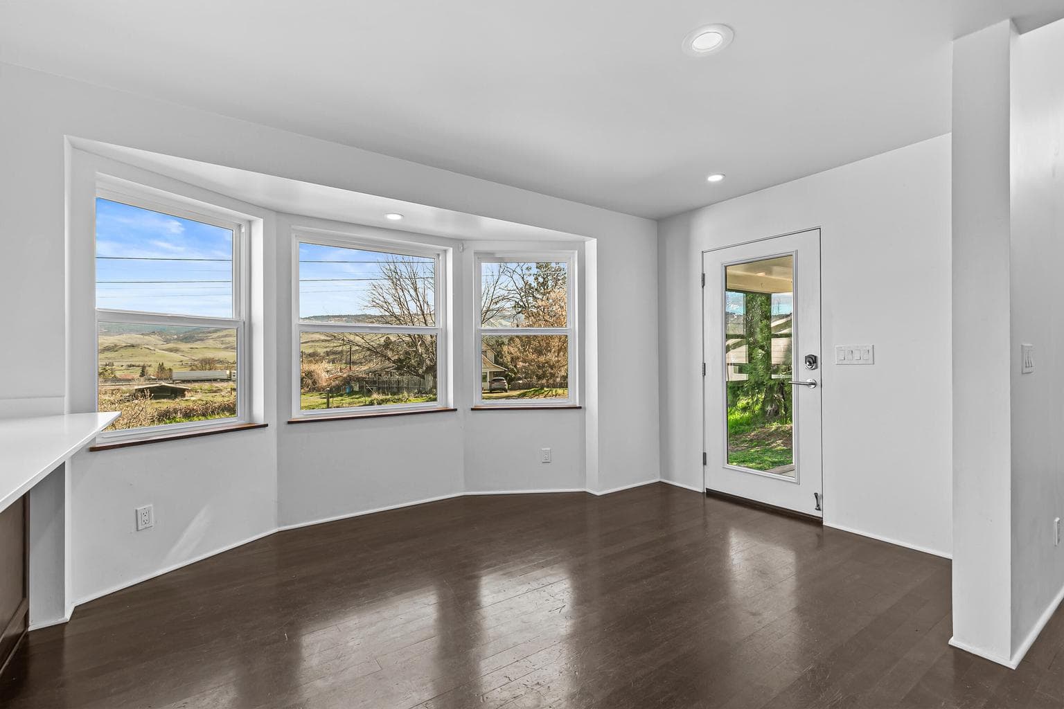 Photo of 593 Crowson 4 of 36