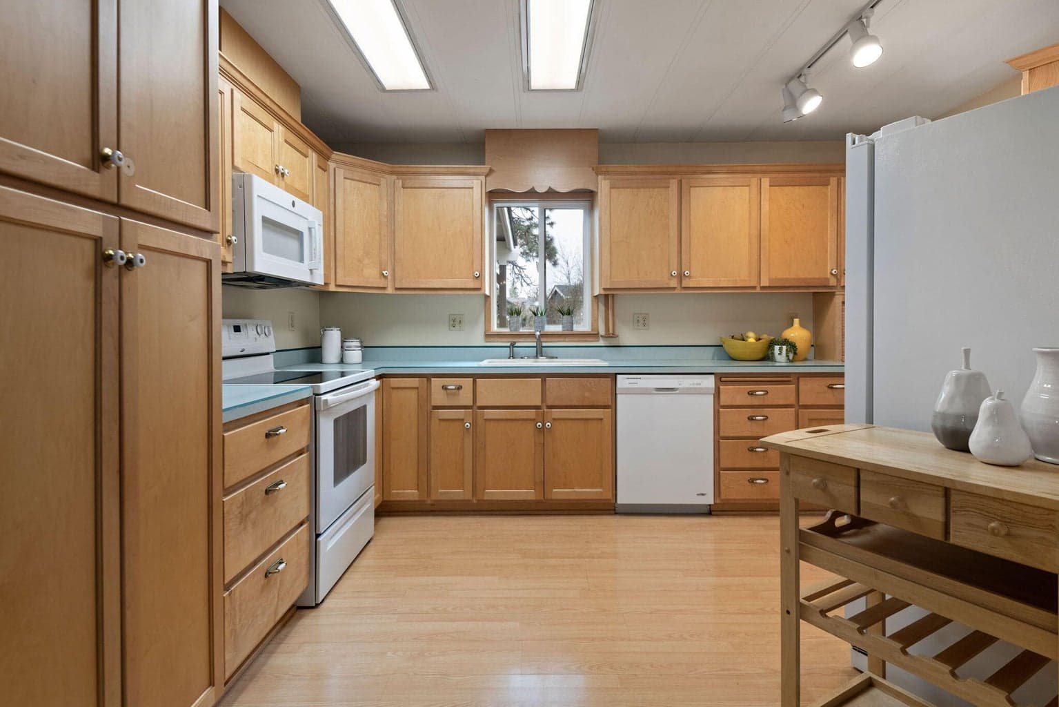 Photo of 61067 Chuckanut Drive 10 of 28