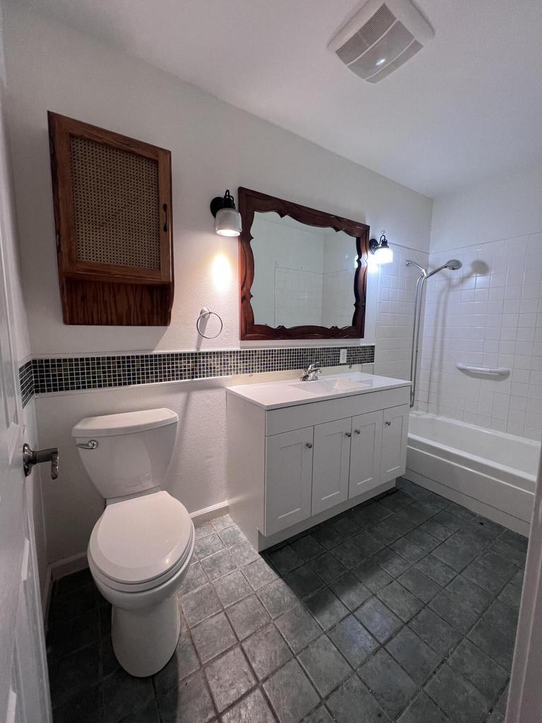 Photo of 1830 SW 16th Street 16 of 30