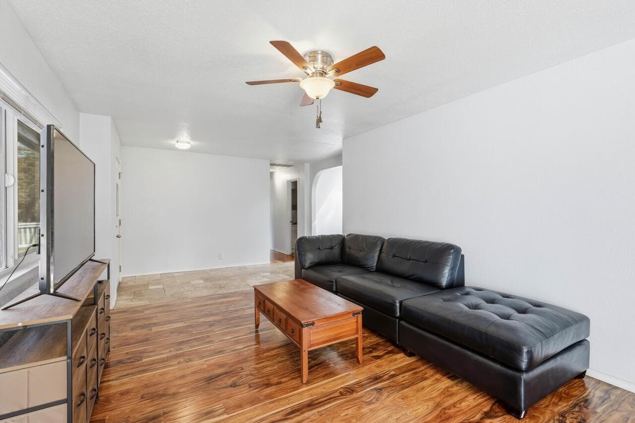 Photo of 11747 Whispering Pines 2 of 23