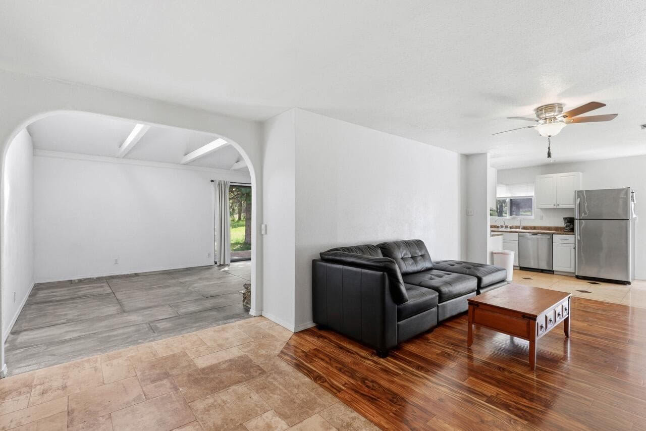 Photo of 11747 Whispering Pines 3 of 23