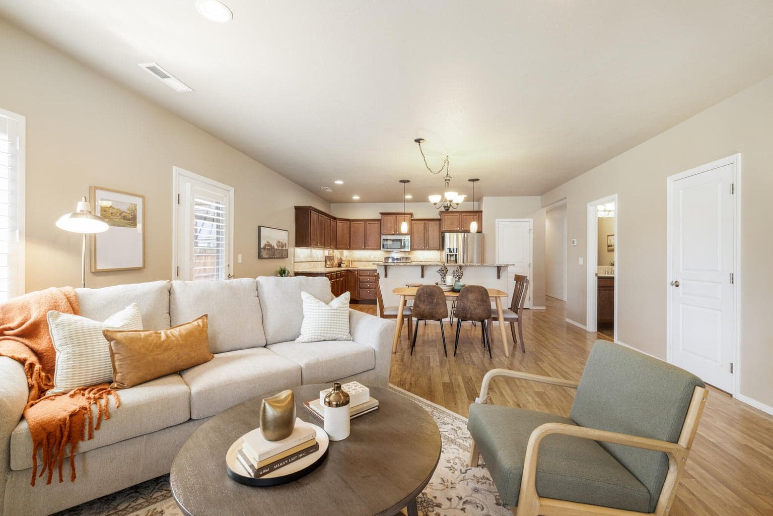 Photo of 840 N Hindeman Street 7 of 35