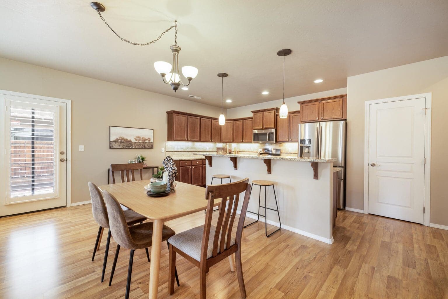 Photo of 840 N Hindeman Street 8 of 35
