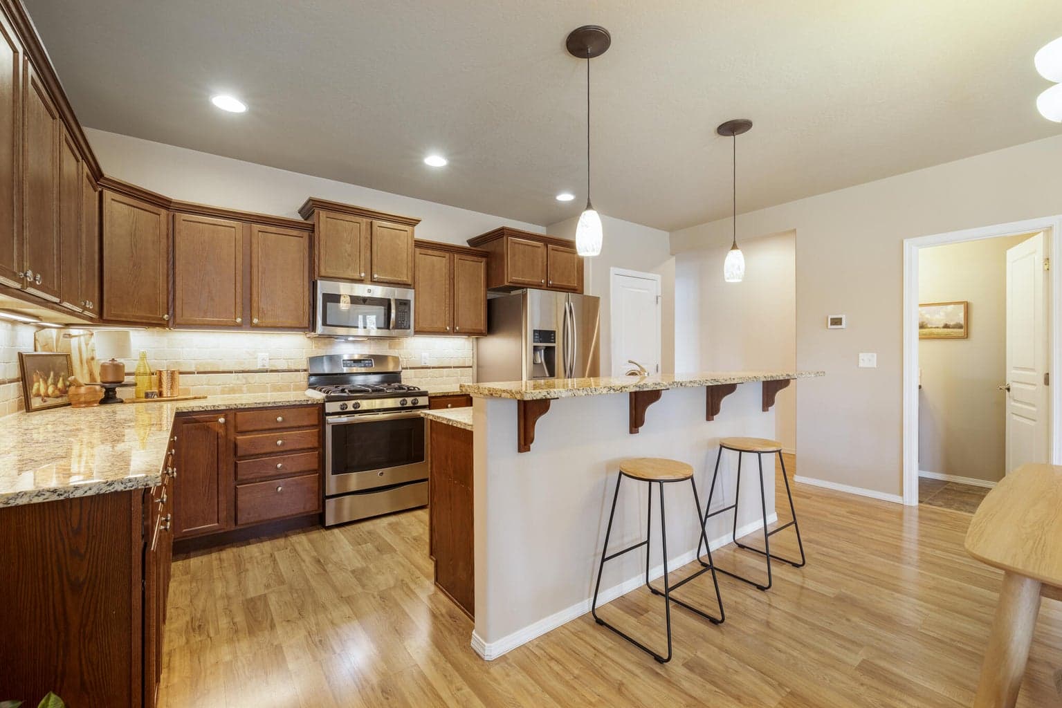 Photo of 840 N Hindeman Street 9 of 35