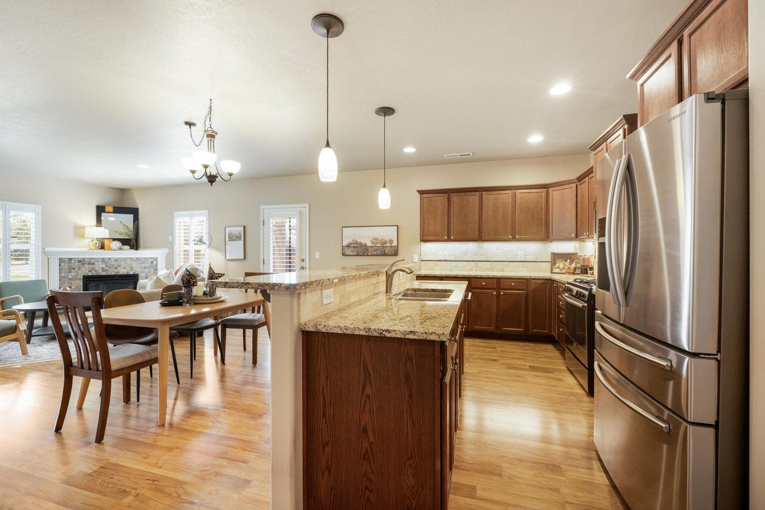 Photo of 840 N Hindeman Street 10 of 35
