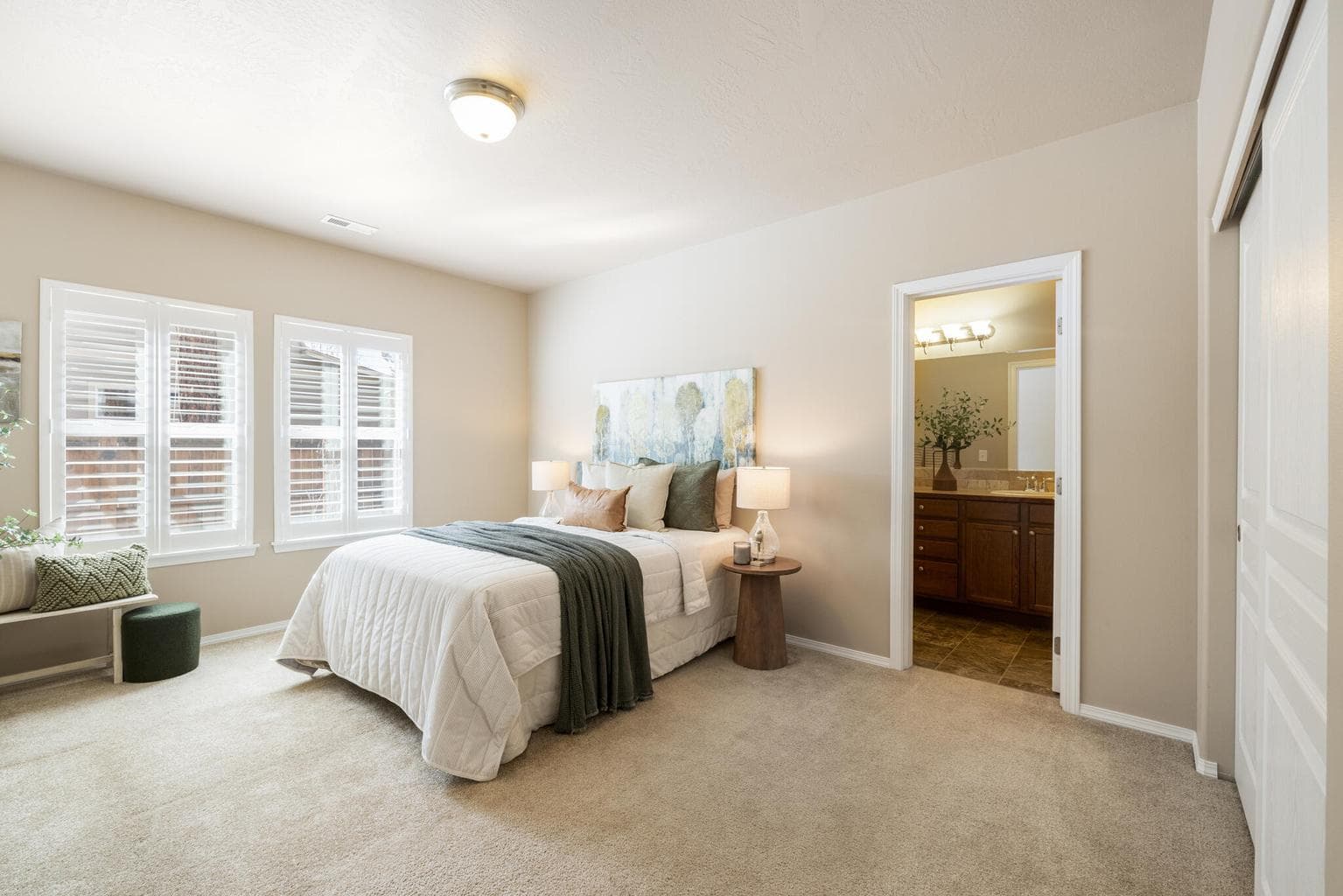 Photo of 840 N Hindeman Street 12 of 35