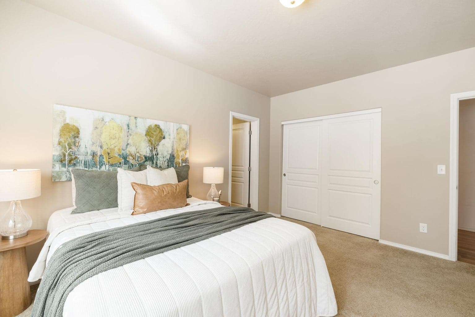 Photo of 840 N Hindeman Street 13 of 35