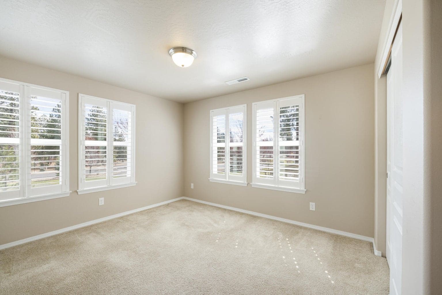 Photo of 840 N Hindeman Street 20 of 35