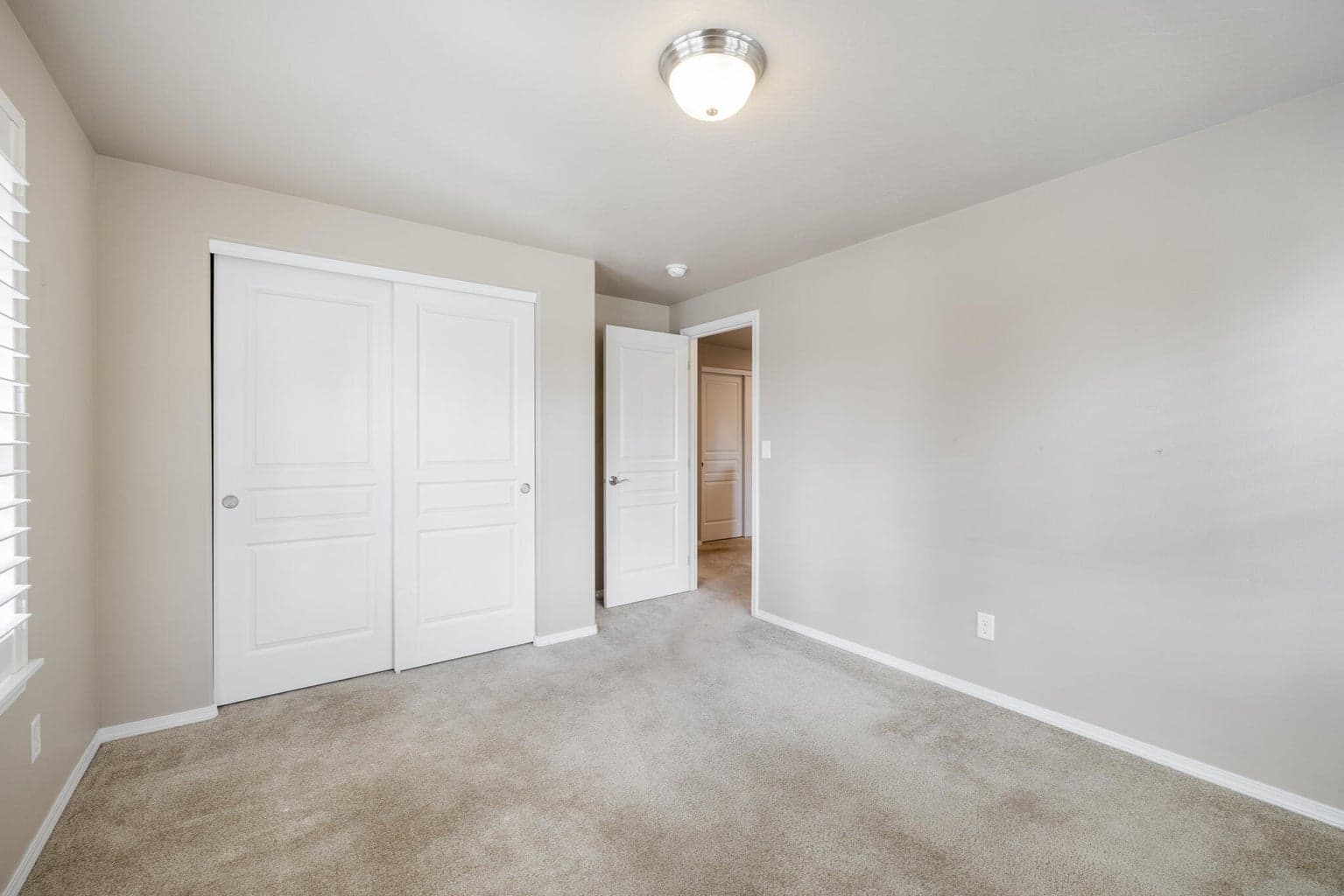 Photo of 840 N Hindeman Street 22 of 35