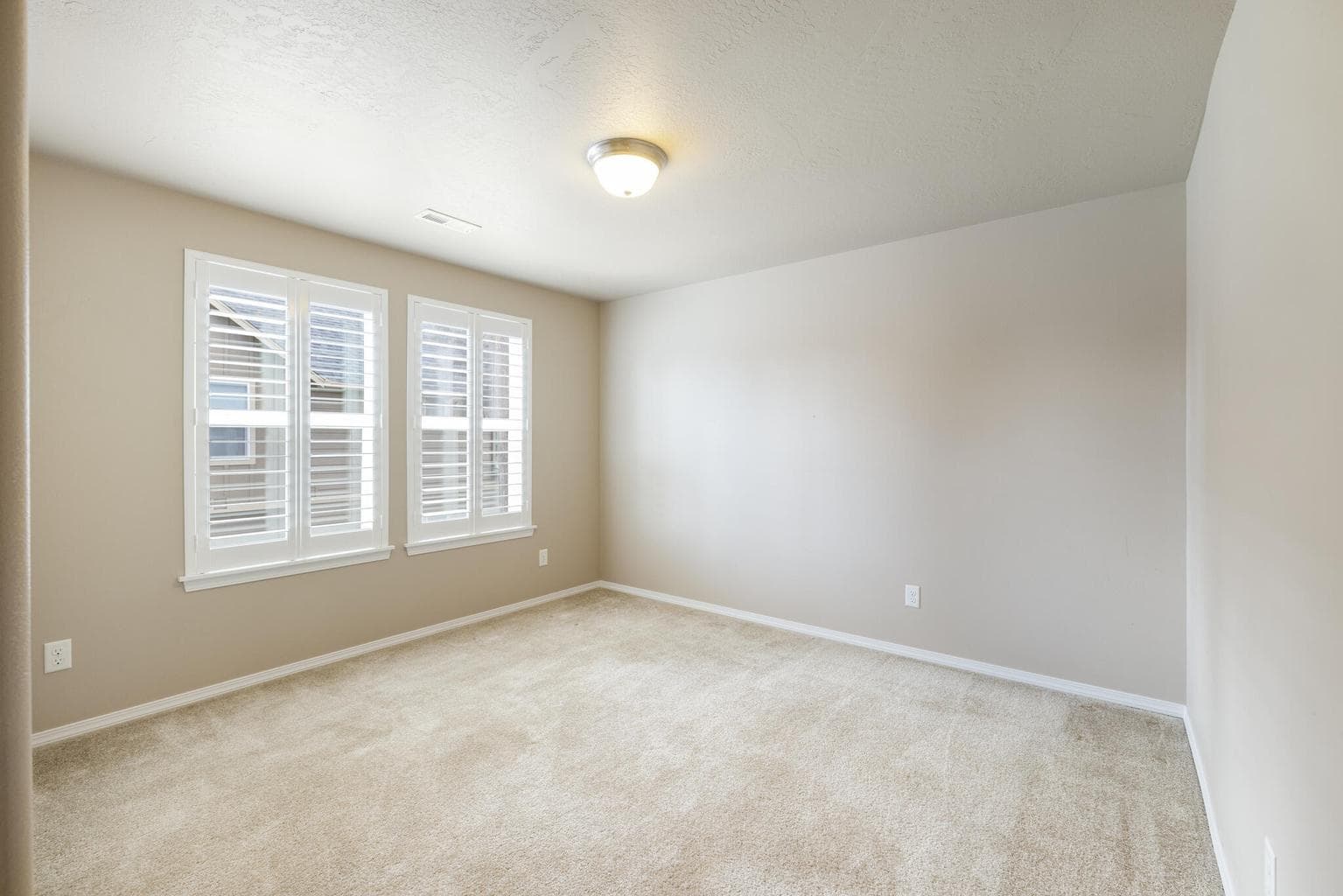 Photo of 840 N Hindeman Street 23 of 35