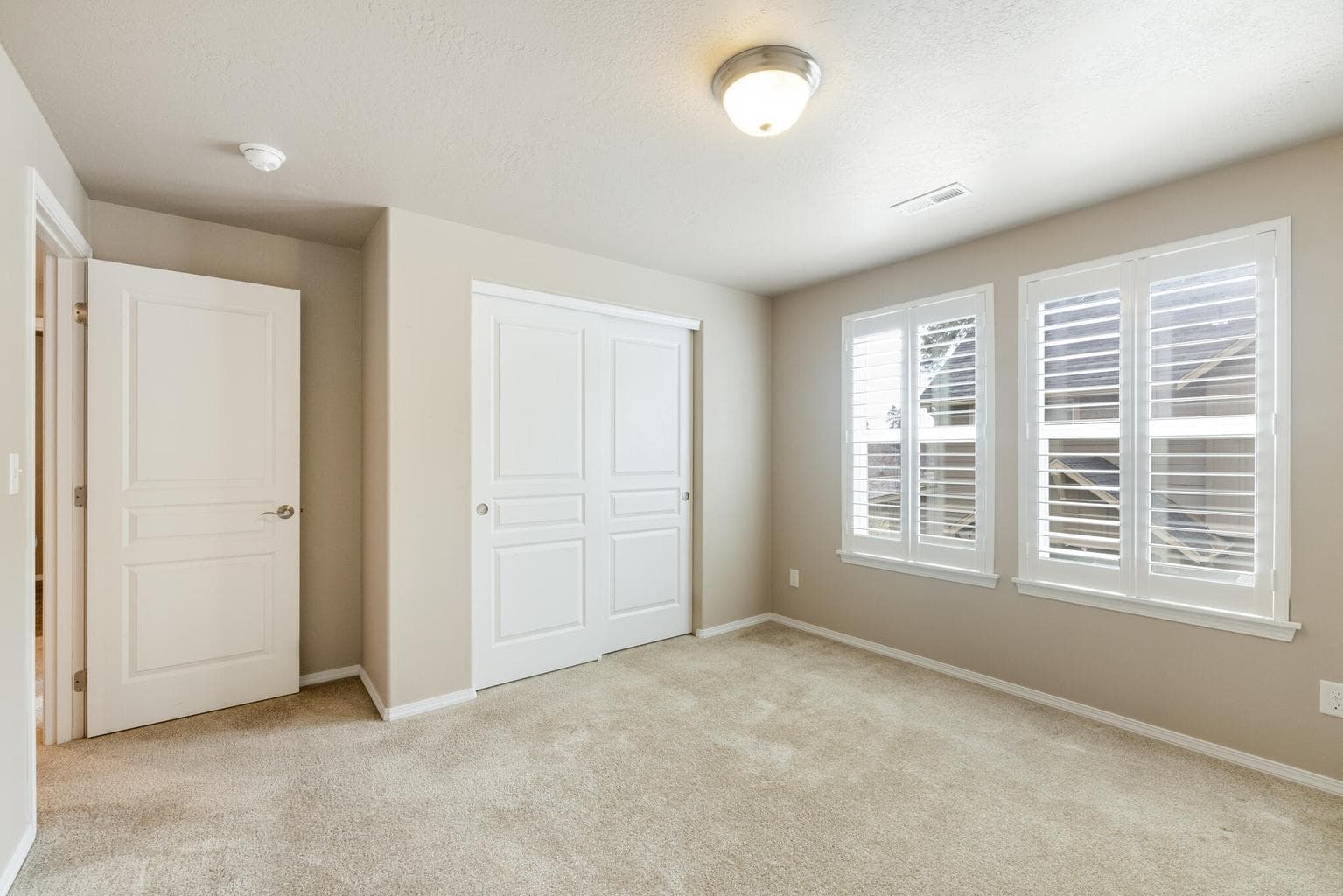 Photo of 840 N Hindeman Street 25 of 35