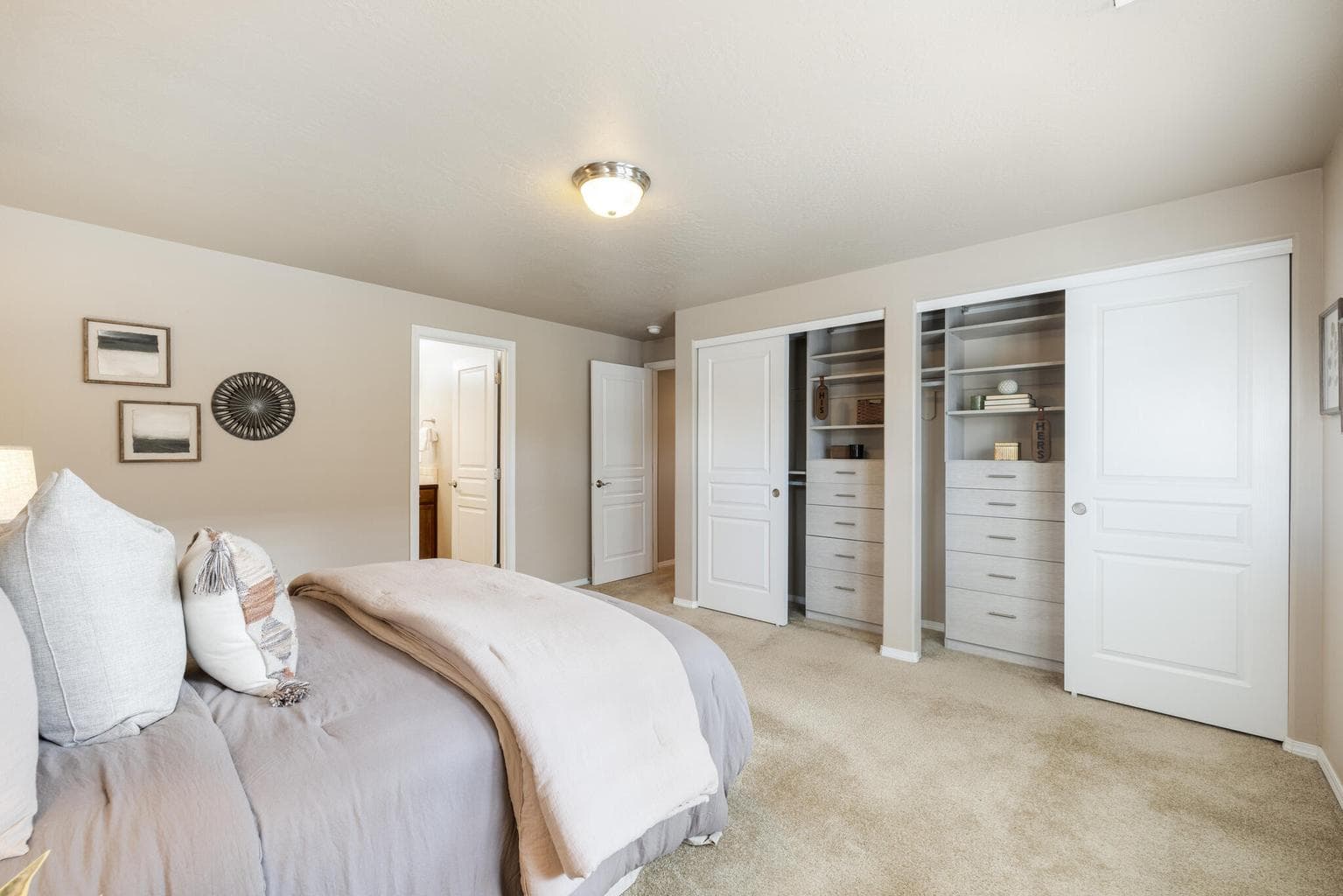 Photo of 840 N Hindeman Street 28 of 35