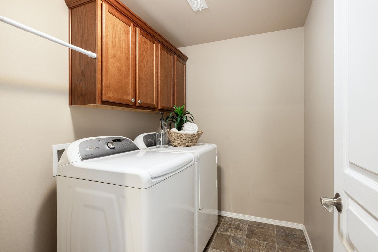 Photo of 840 N Hindeman Street 18 of 35