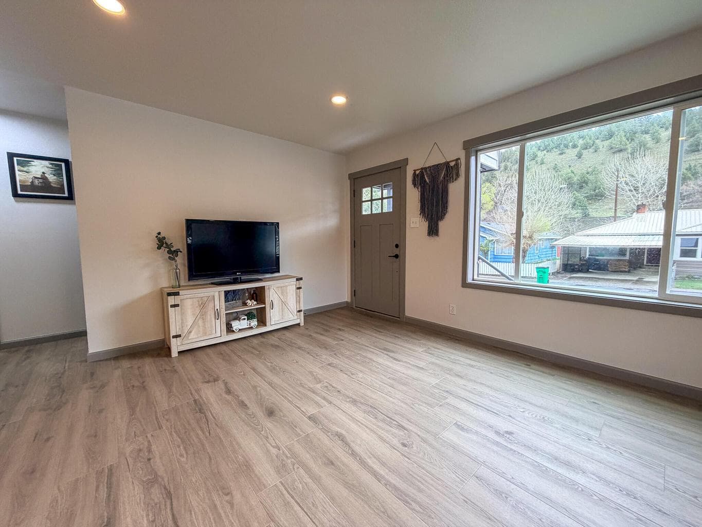 Photo of 215 Humbolt 4 of 25