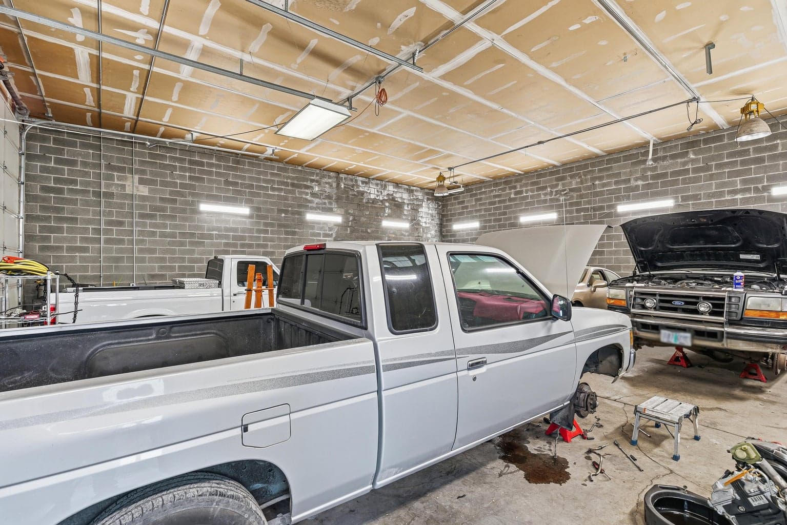 Photo of 1250 McAndrews 5 of 27
