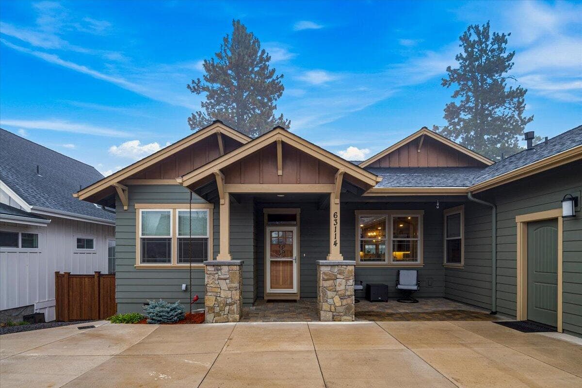 Photo of 63114 Pikes 3 of 41